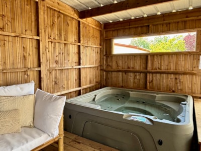 Cabin Spa Premium 33m² (2 bd) + covered terrace + TV + DW + AC + Plancha + Bed Linen + Towels