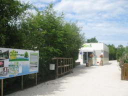 Camping Les Charmes - image n°18 - Roulottes