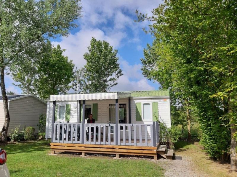Mobile-home CONFORT with 2 bedrooms for 4 people (+ 2 extra beds if required)