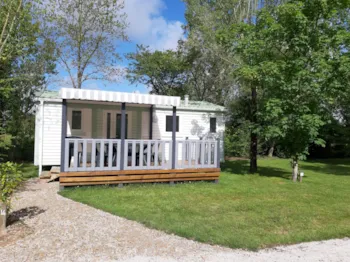 Mietunterkunft - 2-Bedroom Eco Mobile Home (Ceiling Height 2M10) Sleeps 4 (+ 2 Possible Extra Beds) - Camping Les Charmes