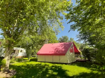 Mietunterkunft - Zelt 2 Zimmer 21M2 - Camping Les Charmes