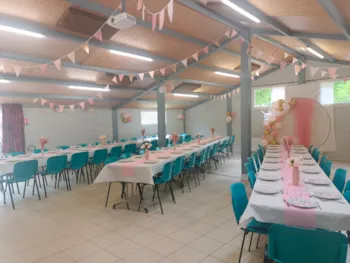 Mietunterkunft - Festsaal Pauschal 65 Personen - Camping Les Charmes