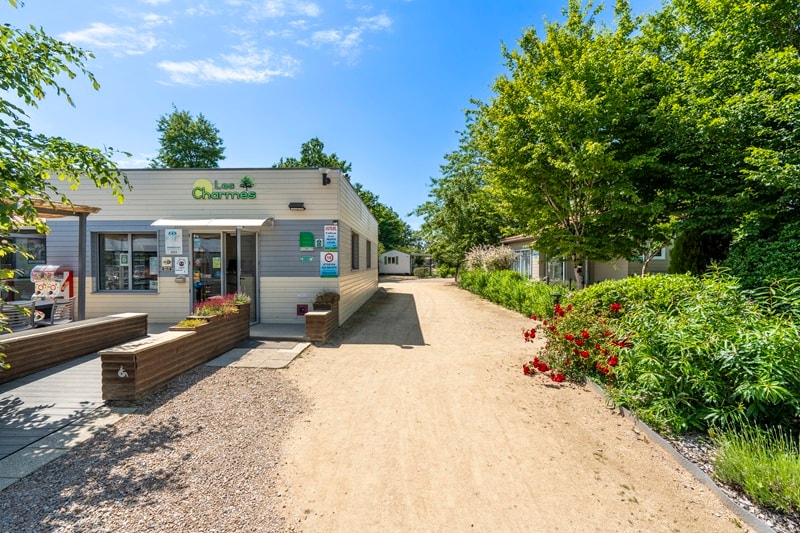 Camping Les Charmes — Photo 1