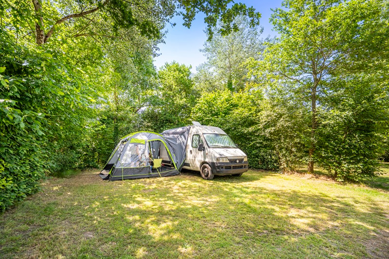 Camping Les Charmes — Photo 9