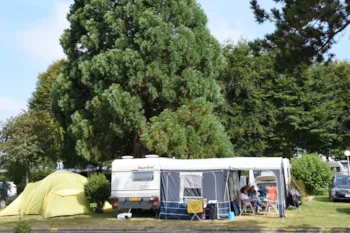 Stellplatz - Stellplatz Wohnwagen / Zelt - Camping Municipal des Bords de l'Aure