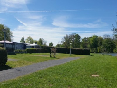 Lake pitch for caravans + 1 car + electricity + fresh water and drainage point - 172/173/174 — 3