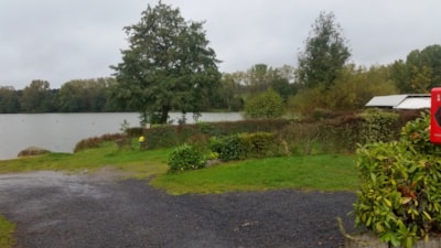 Lake pitch for camping-car + 1 car + electricity + fresh water and drainage point - 169 1/2 and 170 — 2