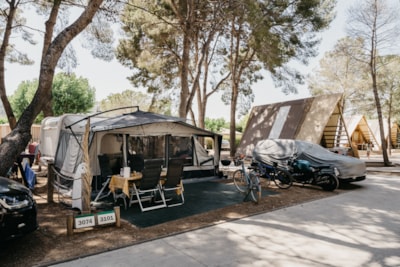 Pitch Large Standard (90-120m² car + tent / caravan / camping-car + electricity 10A + water) — 3