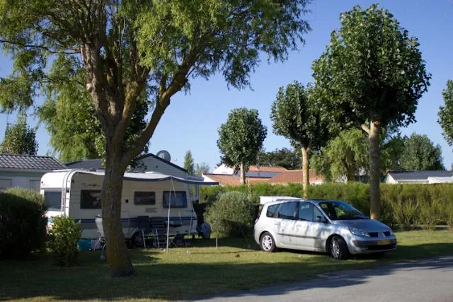 Lente Kampeerplaats + voertuig + tent, caravan og kampeerauto + 10 A