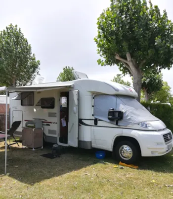 Stellplatz - Acsi-Pauschale (Bei Vorlage Der Acsi Card) - 1 Hund Inklusive - Camping La Ningle