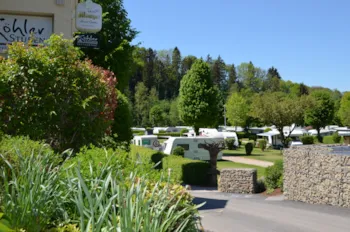 Stellplatz - Stellplatz 55-70M2 Komfort - Prümtal-Camping Oberweis