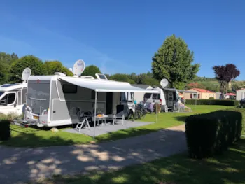 Stellplatz - Stellplatz > 100 M2 Komfort - Prümtal-Camping Oberweis