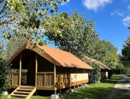 Location - Tente Lodge Avec Sanitaires - Camping Ibarron