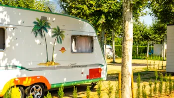 Stellplatz - Komfort-Stellplätze 128 M² Mit Wc - Camping Riembau