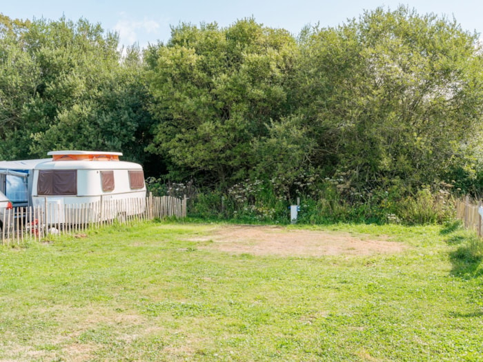 Forfait Confort (1 Tente, Caravane Ou Camping-Car / 1 Voiture / Électricité 16A)