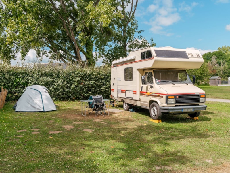 Forfait Confort (1 tente, caravane ou camping-car / 1 voiture / électricité 16A)