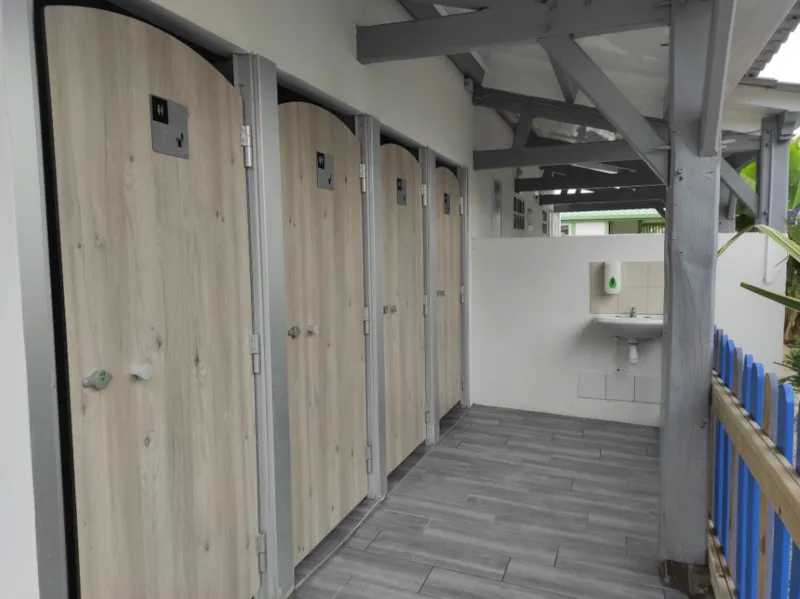 Emplacement + 1 Voiture + Tente Ou Caravane - 80M²