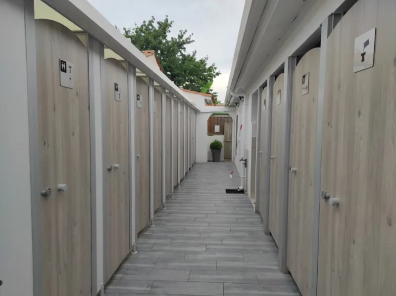 Emplacement + 1 Voiture + Tente Ou Caravane - 80M²