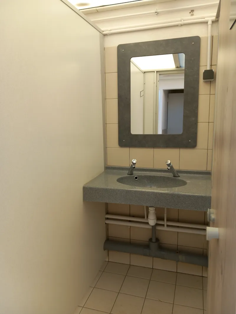 Emplacement + 1 Voiture + Tente Ou Caravane - 80M²