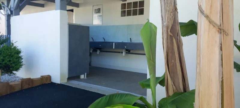 Emplacement + 1 Voiture + Tente Ou Caravane - 80M²