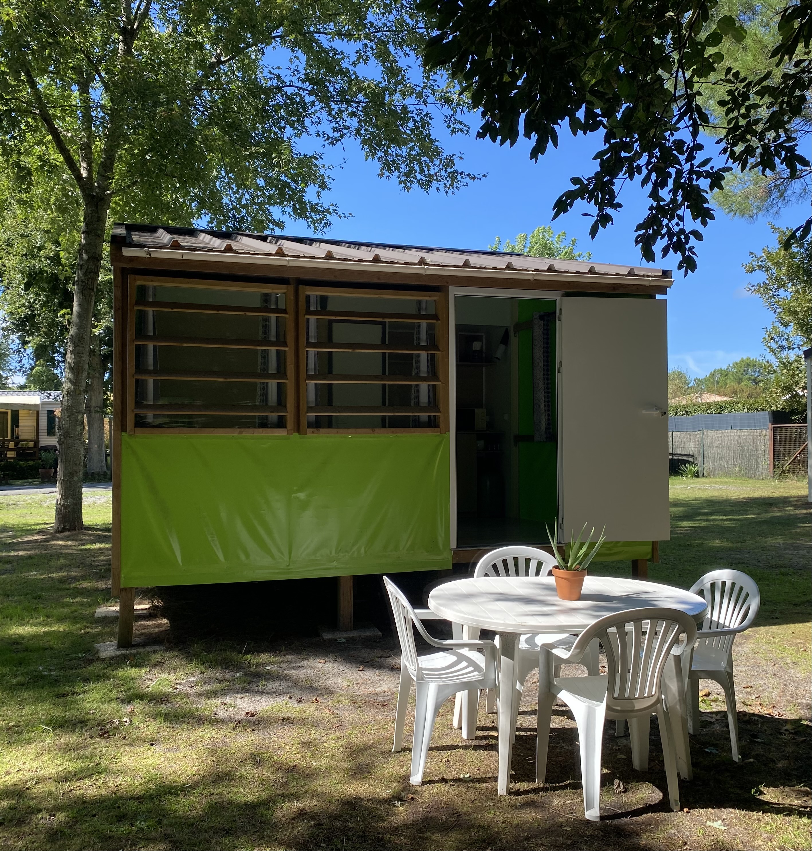 Location - Bungalow 2 Chambres - 21M² - Camping L'Arbre d'Or