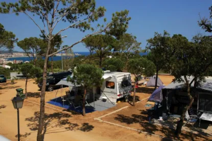 Emplacement: Camping-Car + Électricité