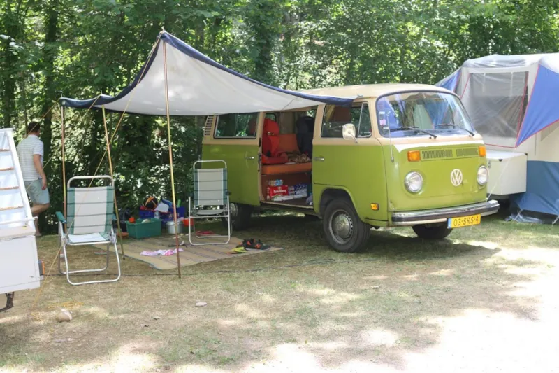 Emplacement Bord De Rivière (Electricité Incluse)