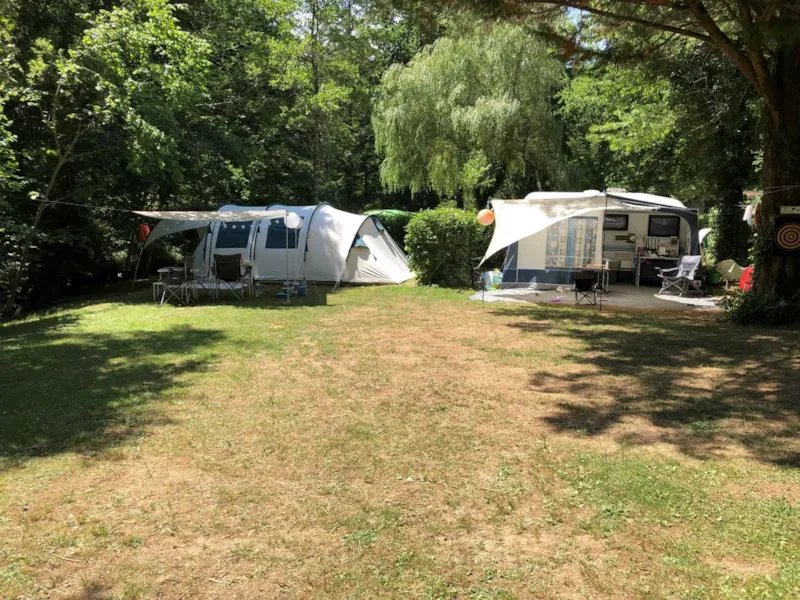 Emplacement Grand Espace  (Electricité 16A Incluse)