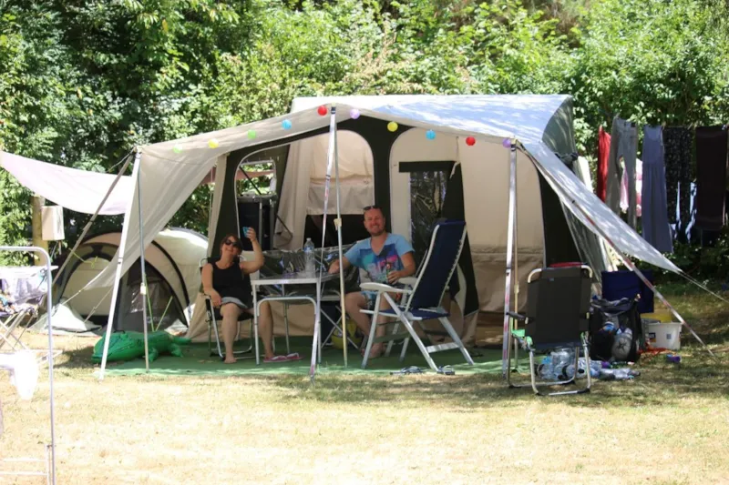 Emplacement Grand Espace  (Electricité 16A Incluse)