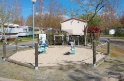 Camping Les Mizottes - image n°30 - Roulottes
