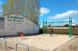 Camping Les Mizottes - image n°31 - Roulottes
