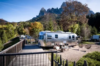 Stellplatz - Stellplatz Comfort D  Panoramic / Holzterrasse  (90-110 M²) Caravan Oder Wohnmobil / Nicht Für Zelt - Camping Seiser Alm
