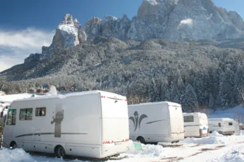 Stellplatz - Stellplatz Comfort D  Panoramic / Holzterrasse  (90-110 M²) Caravan Oder Wohnmobil / Nicht Für Zelt - Camping Seiser Alm