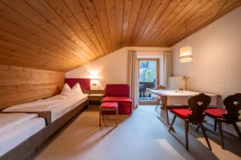 Mietunterkunft - Ferienwohnungen A (27 M² - Einzimmer App. Mit Getrennten Betten) - Camping Seiser Alm