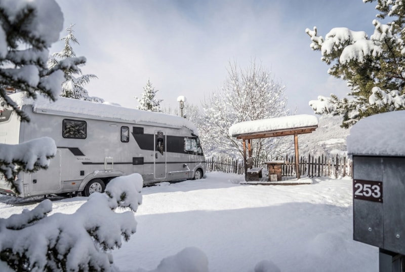 Pitch Comfort S Superior (150-200 m²) caravan or camping-car