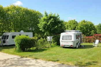 Stellplatz - Pauschale B : Stellplatz + Auto + Strom  10 Amp - Capfun - Camping La Bretèche****