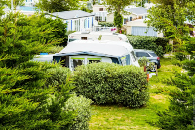 Camping Pitch Access + vehicle + electricity 10 Ampères — 2