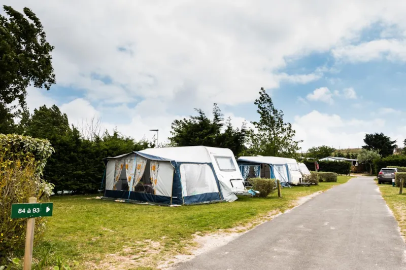 Emplacement Access +1 Véhicule + Electricité 10 Ampères