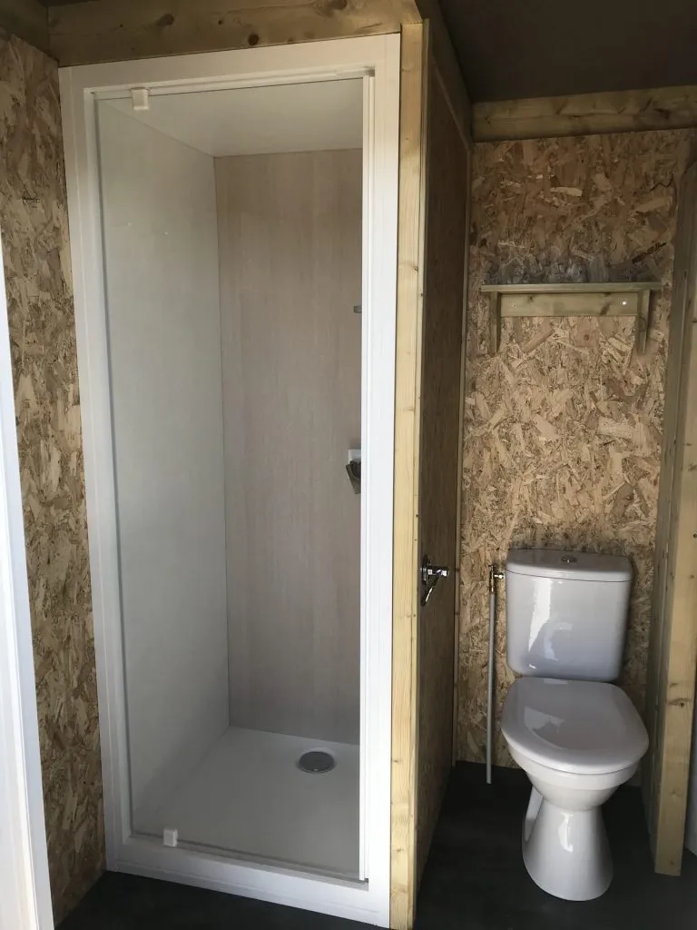 Emplacement Privilège Avec Sanitaires Privés + Plancha