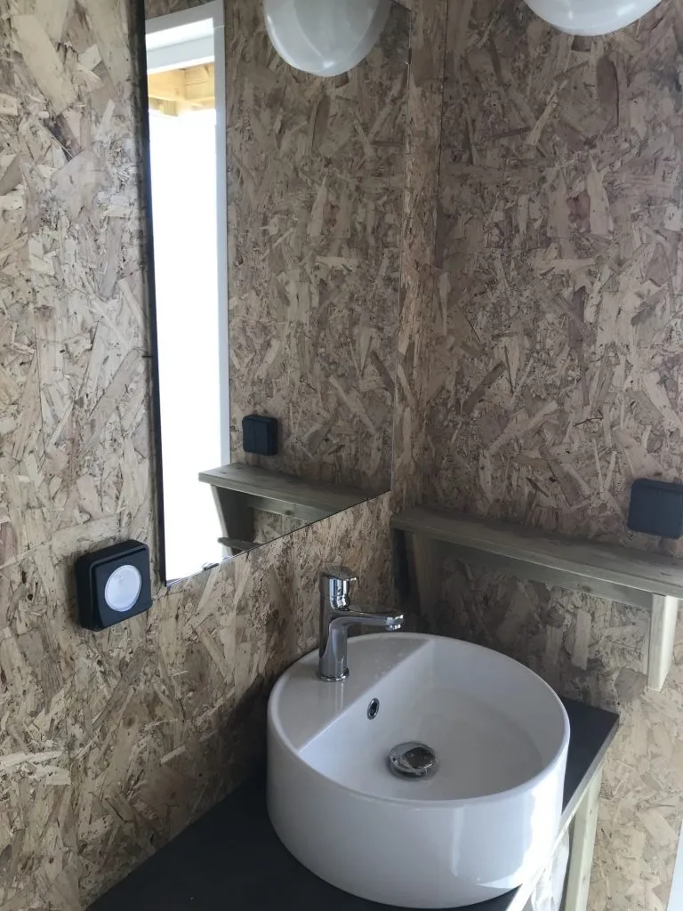 Emplacement Privilège Avec Sanitaires Privés + Plancha