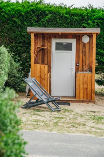 Kampeerplaats(en) - Standplaats Privilège Met (Eigen) Sanitair + Plancha + Elektriciteit - Camping Eden Villages Le Caravan'Ile