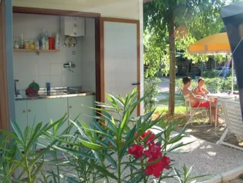 Emplacement - Emplacement Gold Voiture + Tente Ou Caravane Ou Camping-Car + Cabine De Douche + Cuisinière + Électricité 16A - 90/100 M² - Camping Village Tahiti