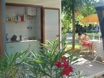Pitch GOLD L tent or caravan or camping-car + complete private toilette + kitchen + 16A - 90/100 m² — 1