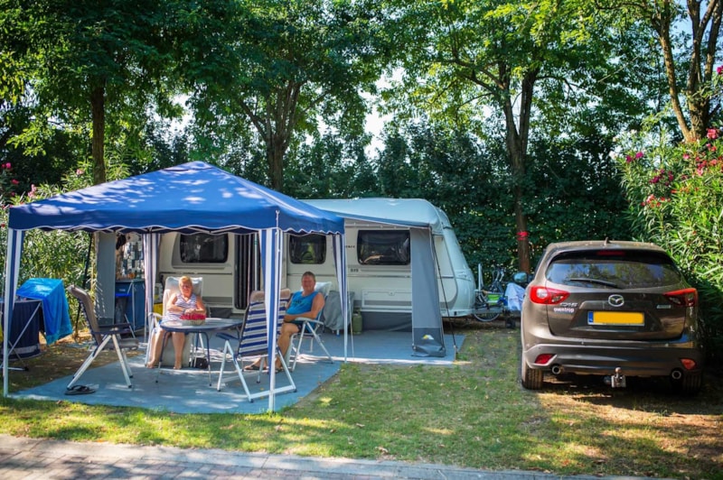 Piazzola COMFORT L auto+tenda/roulotte/camper + carico/scarico acqua potabile - 10A - 90/100 m²