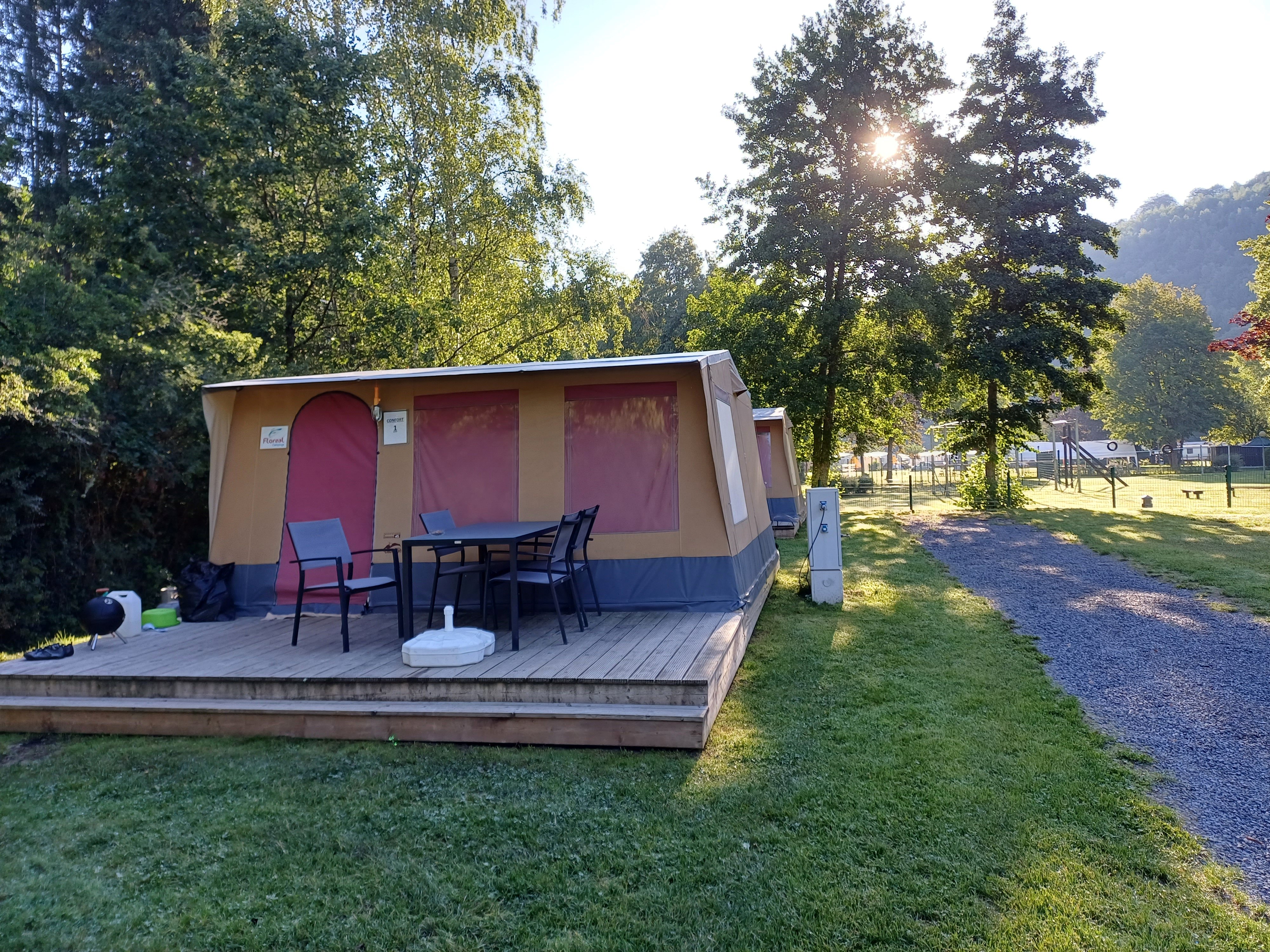 Location - Tente Confort (Sans Sanitaires Privatifs) - Camping Floreal La Roche-en-Ardenne 1