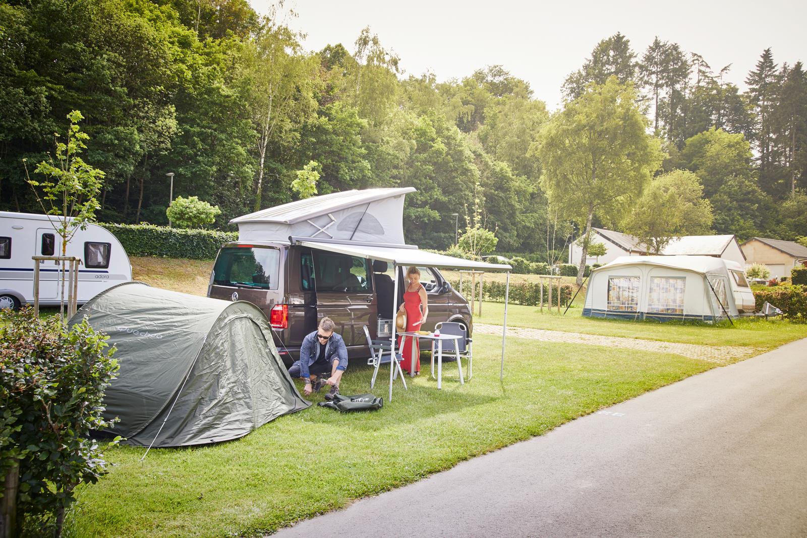Emplacement + 1 voiture + tente, caravane ou camping-car + électricité 10A