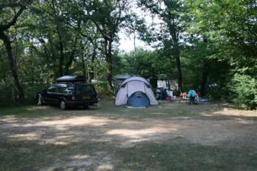 Pitch - Pitch Caravan Or Tent + Car - Domaine naturiste de Chaudeau