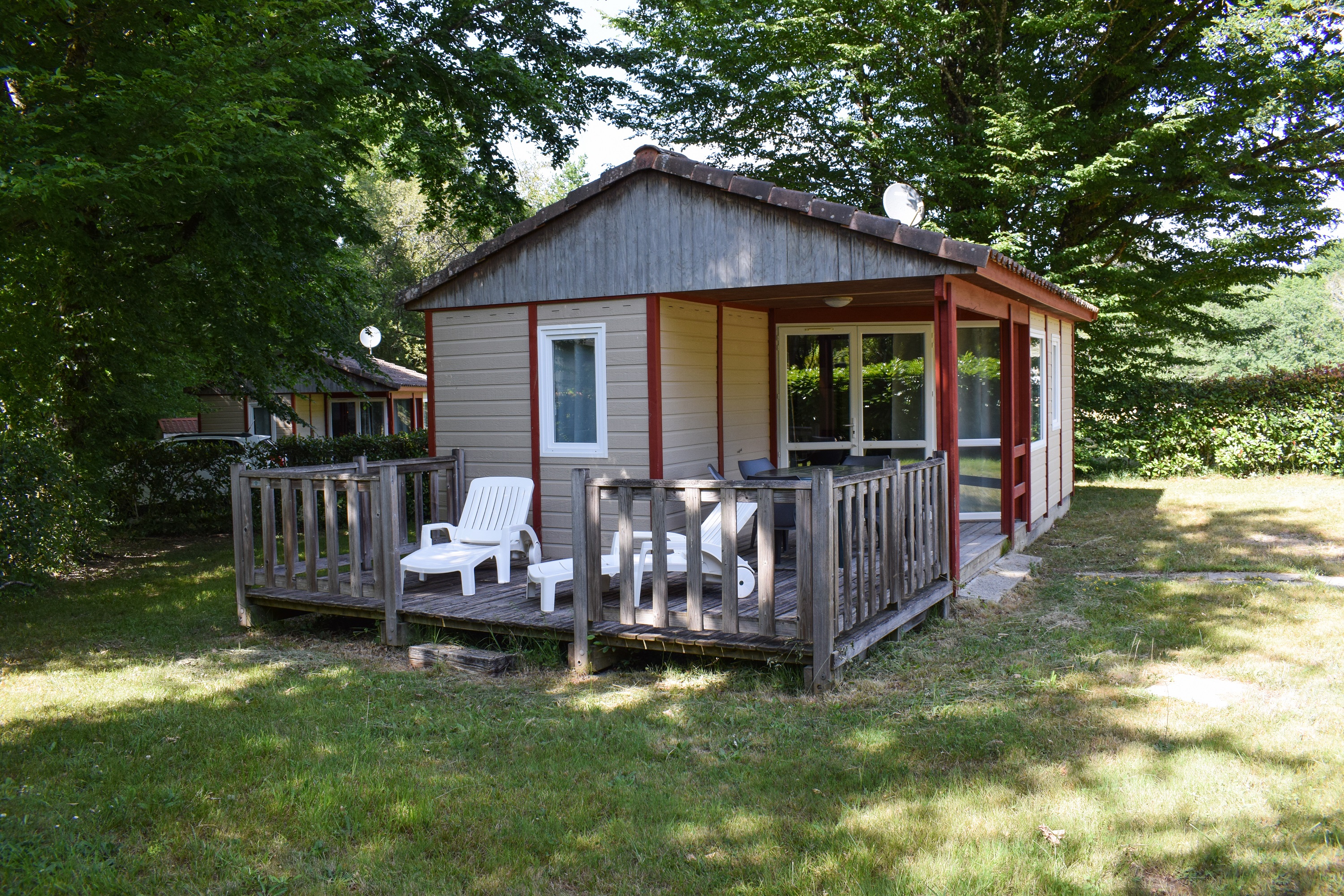 Accommodation - Chalet 29M² - 2 Bedrooms / Half-Covered Terrace 18M² - Domaine naturiste de Chaudeau