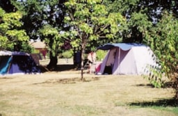 Stellplatz - Stellplatz - Camping FONTAINE DU ROC
