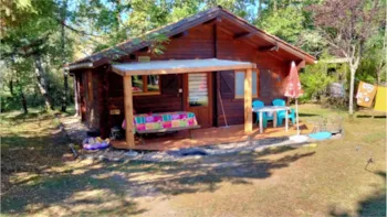 Mietunterkunft - Geräumiges Chalet - Camping FONTAINE DU ROC